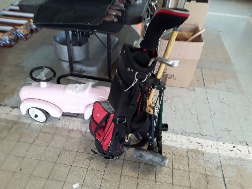 CHARIOT DE GOLF ET ACCESSOIRES 