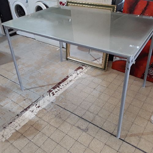 TABLE EXTÉRIEURE 