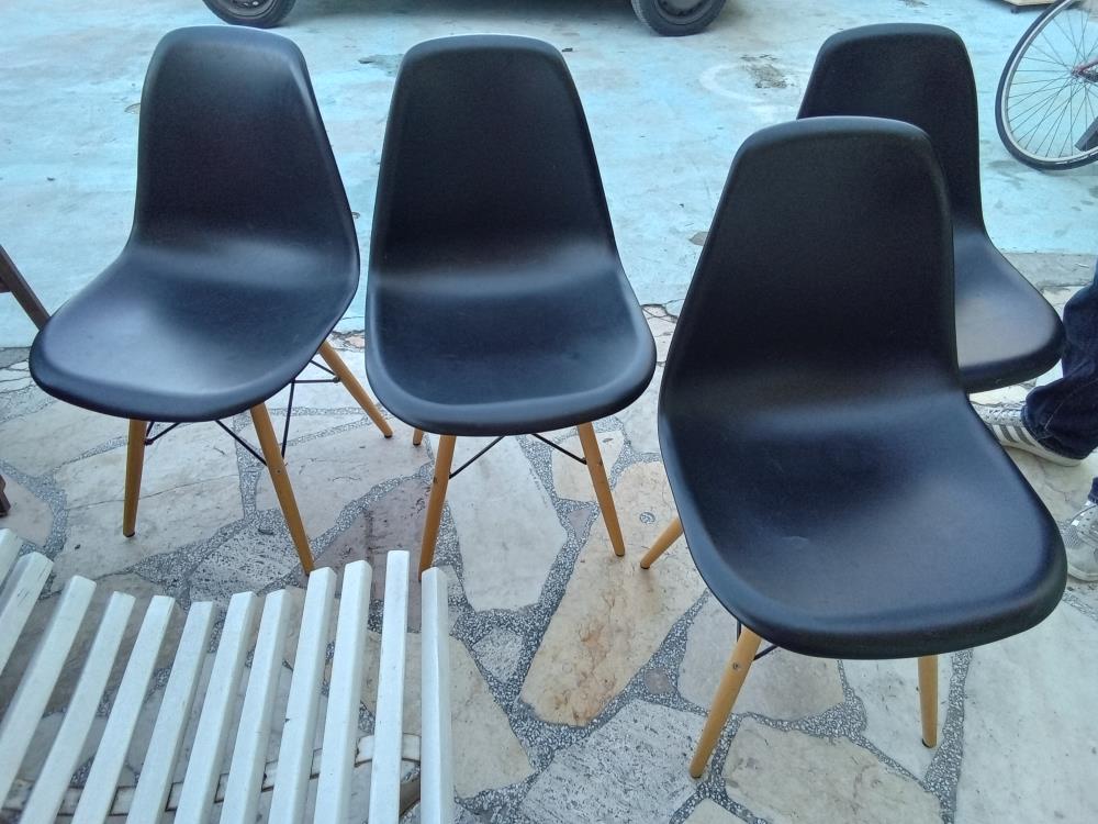 LOT DE 4 CHAISES