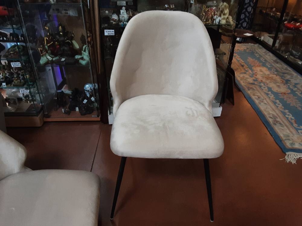 CHAISE ASSISE BEIGE PIED MÉTALLIQUE NOIR 