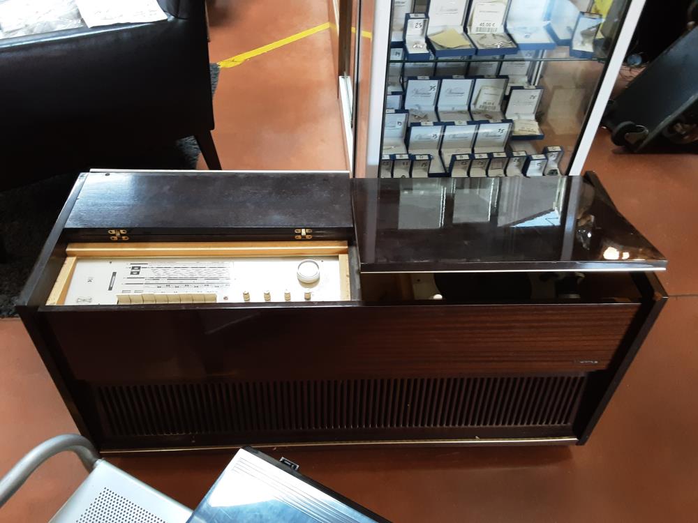 MEUBLE RADIO ANCIEN GRUNDIG 