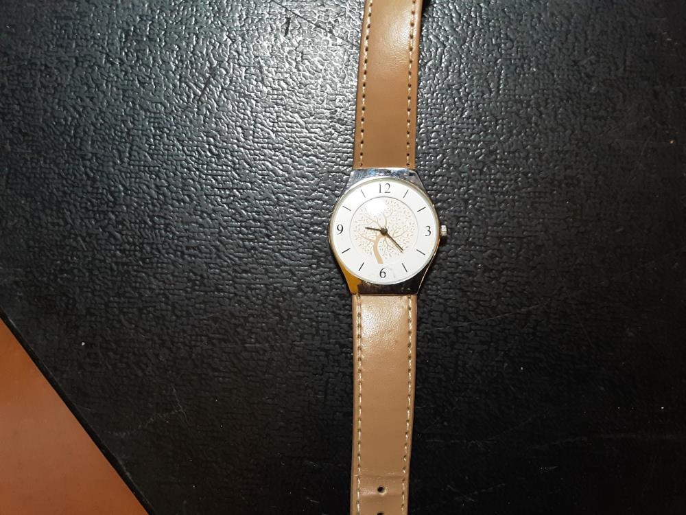 MONTRE BEIGE