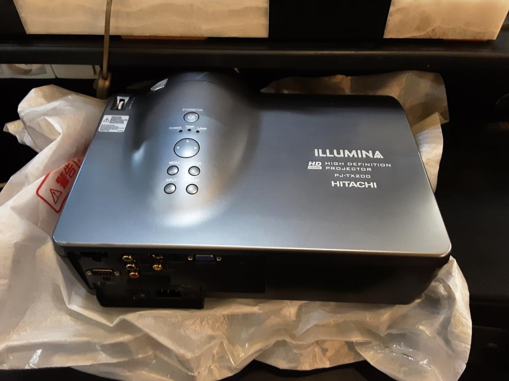 VIDEO PROJECTEUR HITACHI ILLUMINA HD PROJECTOR PJ-TX200 