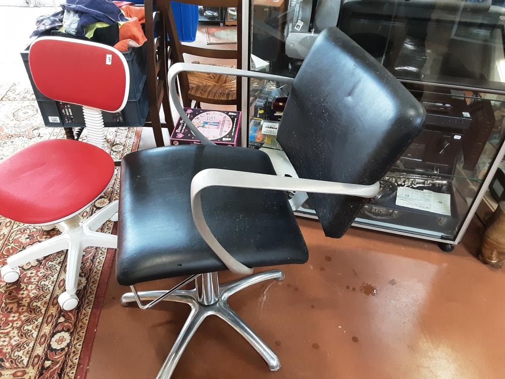 FAUTEUIL DE COIFFEUR AJUSTABLE 