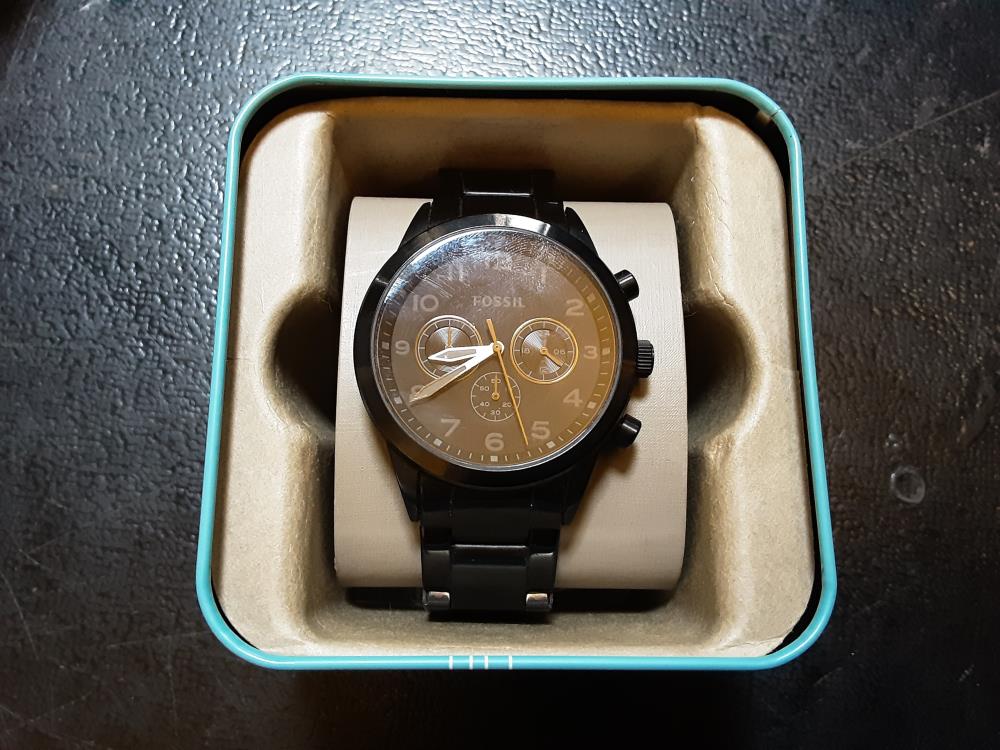 MONTRE FOSSIL PILE A REMPLACER