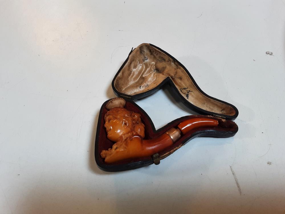 PIPE SCULPTEE ECUME DE MER AVEC ETUI