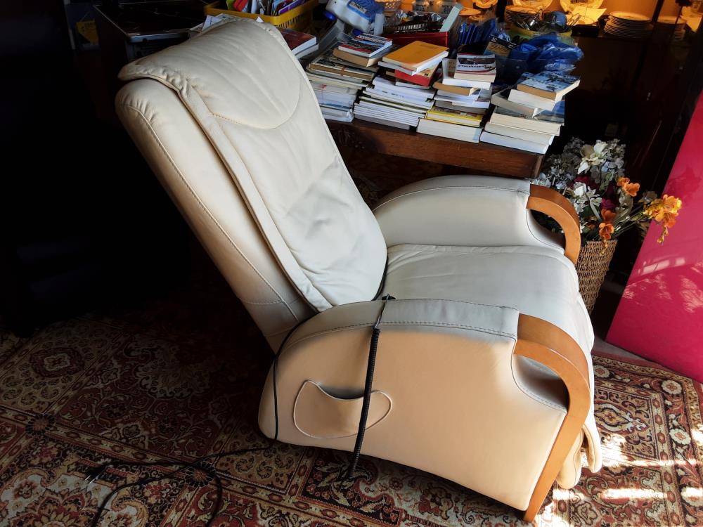 FAUTEUIL BLANC MASSANT CUIR BLANC 