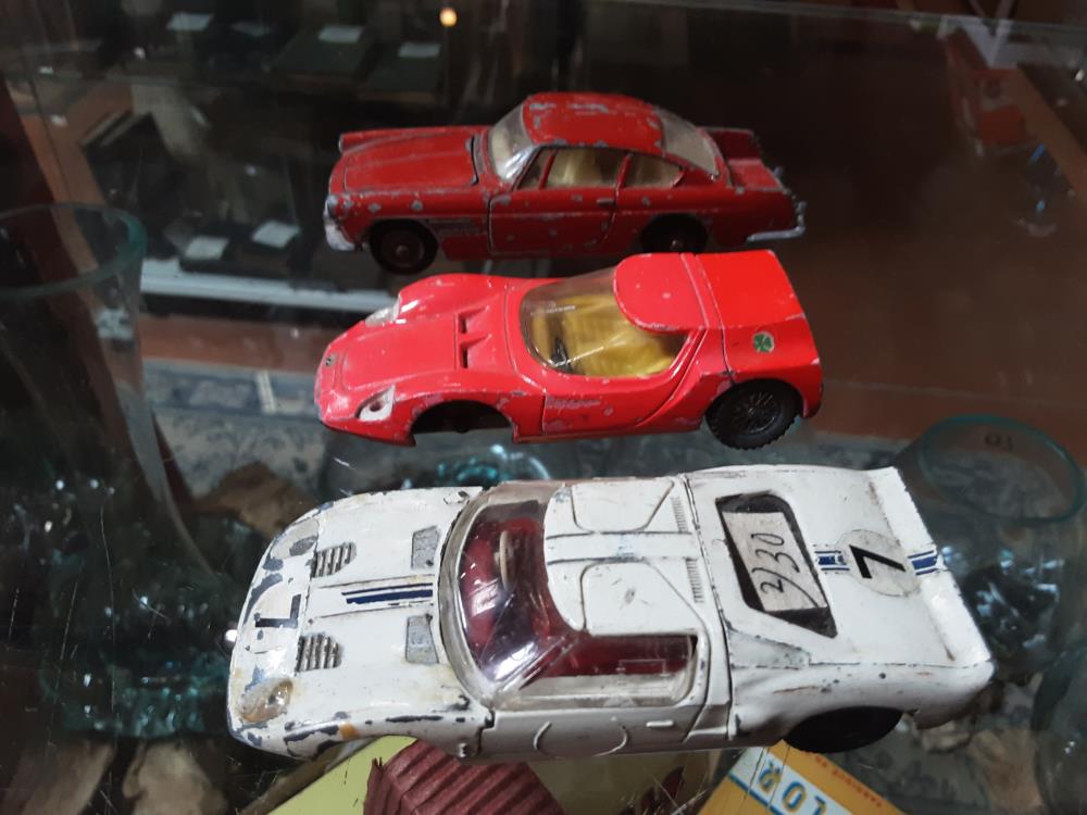 VOITURE DINKY ABIMÉE