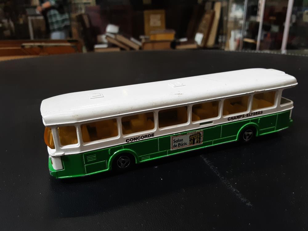 BUS BLANC/VERT MAJORETTE