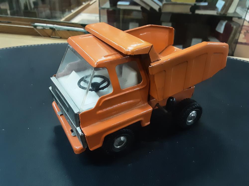 CAMION BENNE ORANGE