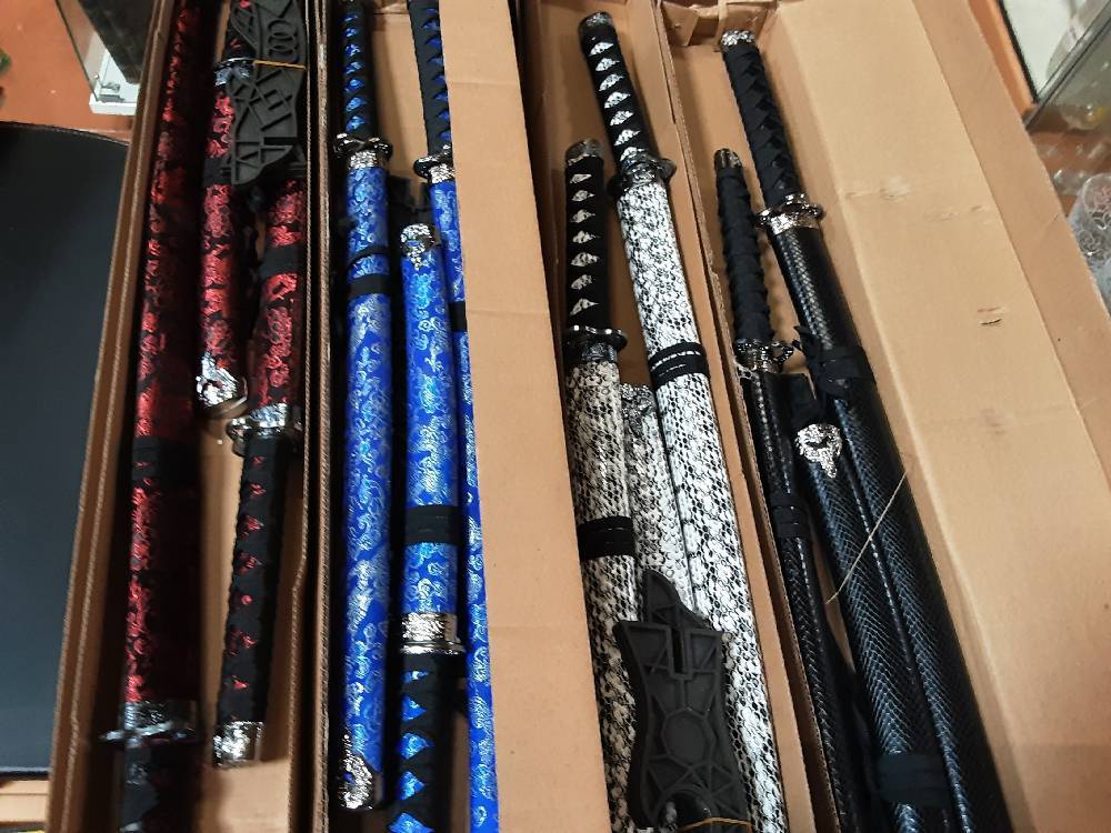 LOT DE 3 KATANAS TISSUS