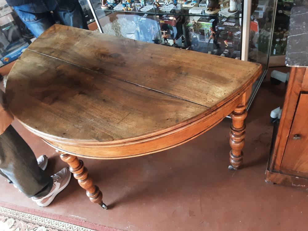 TABLE NOYER DEPLIABLE PIED TORSADE 