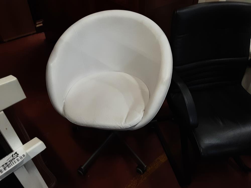 FAUTEUIL BLANC PIVOTANT