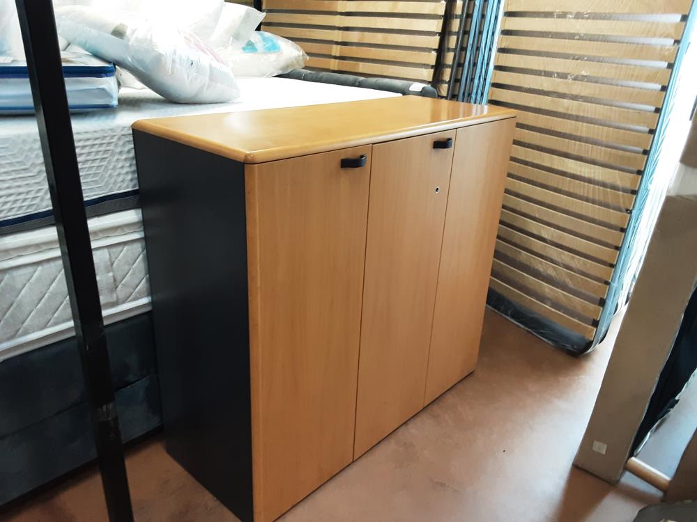 ARMOIRE BASSE DE BUREAU KNOLL DANS L’ETAT