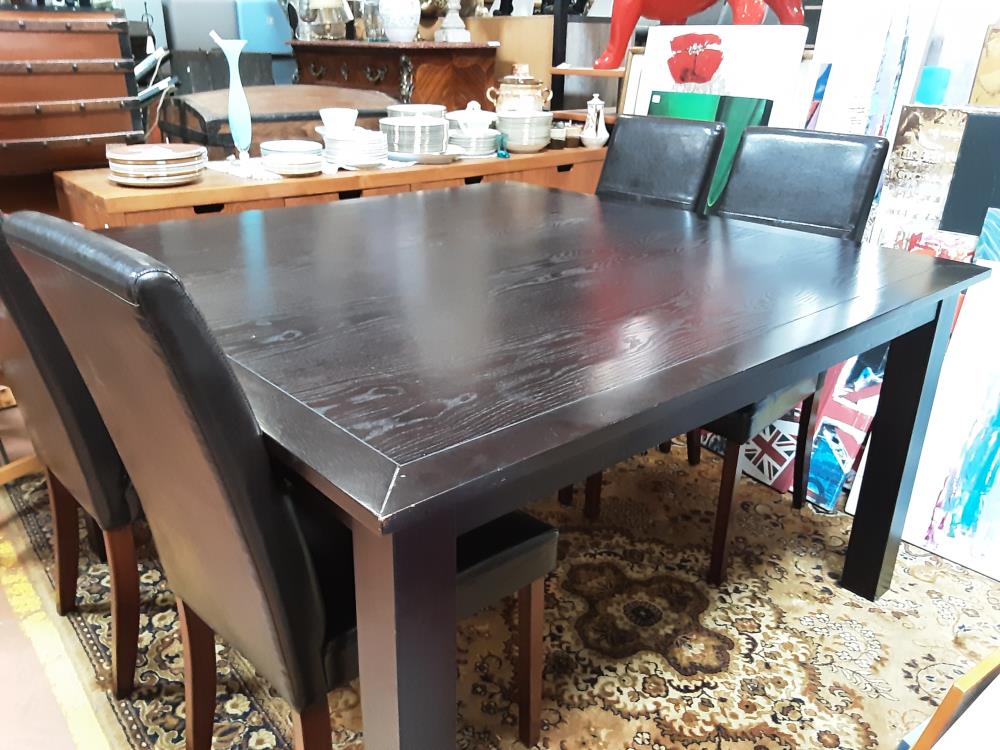 TABLE CARRÉ BOIS EXOTIQUE 