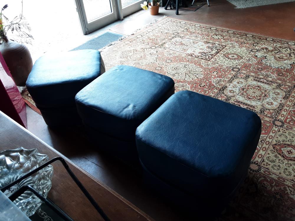 POUF BLEU CUIR