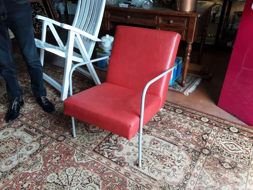 FAUTEUIL BAS ROUGE SKAI