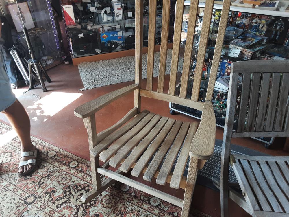 ROCKING CHAIR PIED FENDU