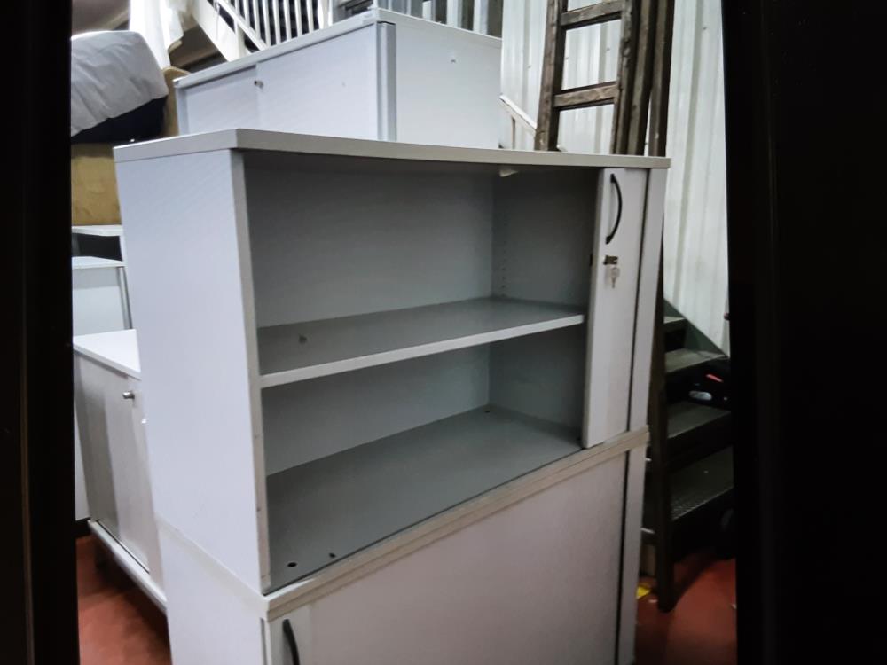 ARMOIRE GRISE 1 P COULISSANTE 1 ETAGERE + CLÉ