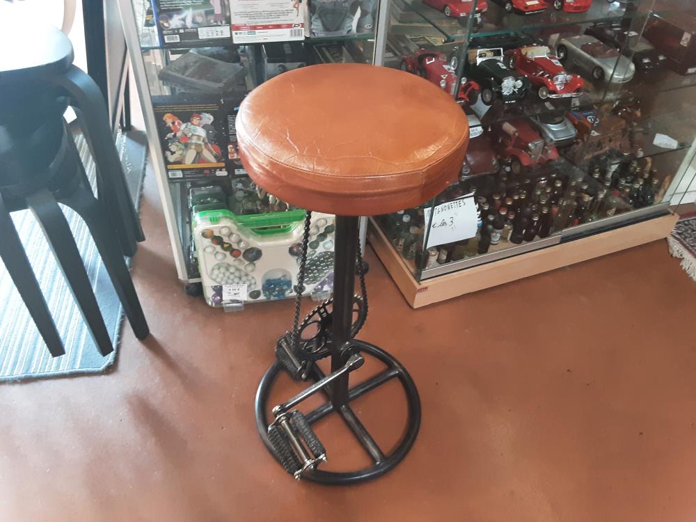 TABOURET STYLE INDUSTRIEL (2 EN STOCK)