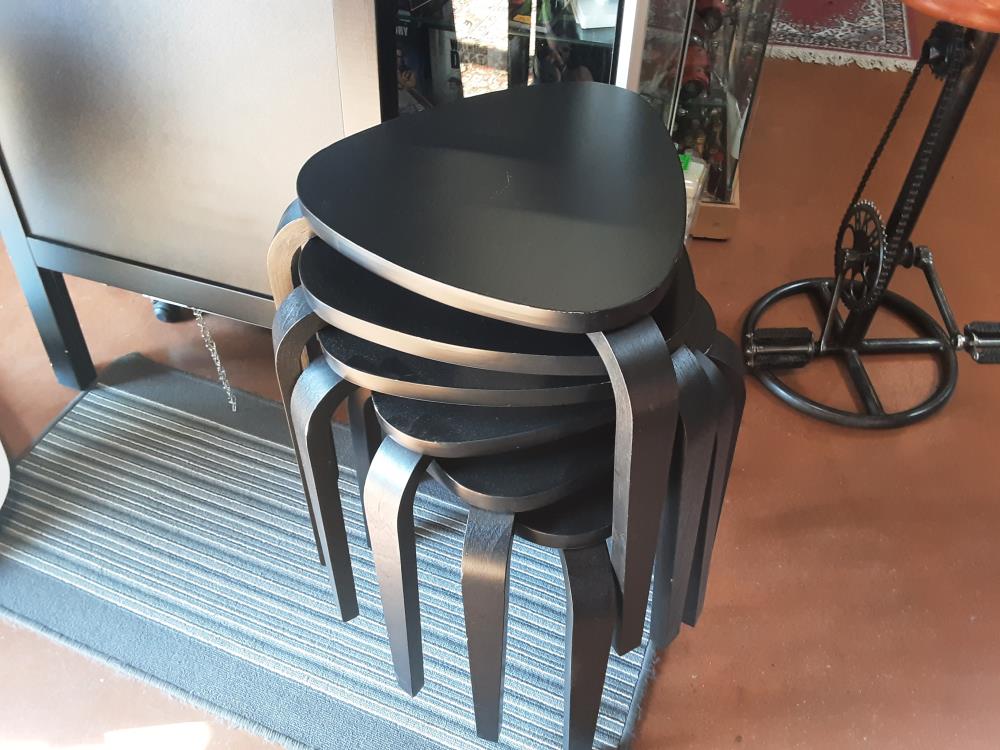 TABOURET NOIR