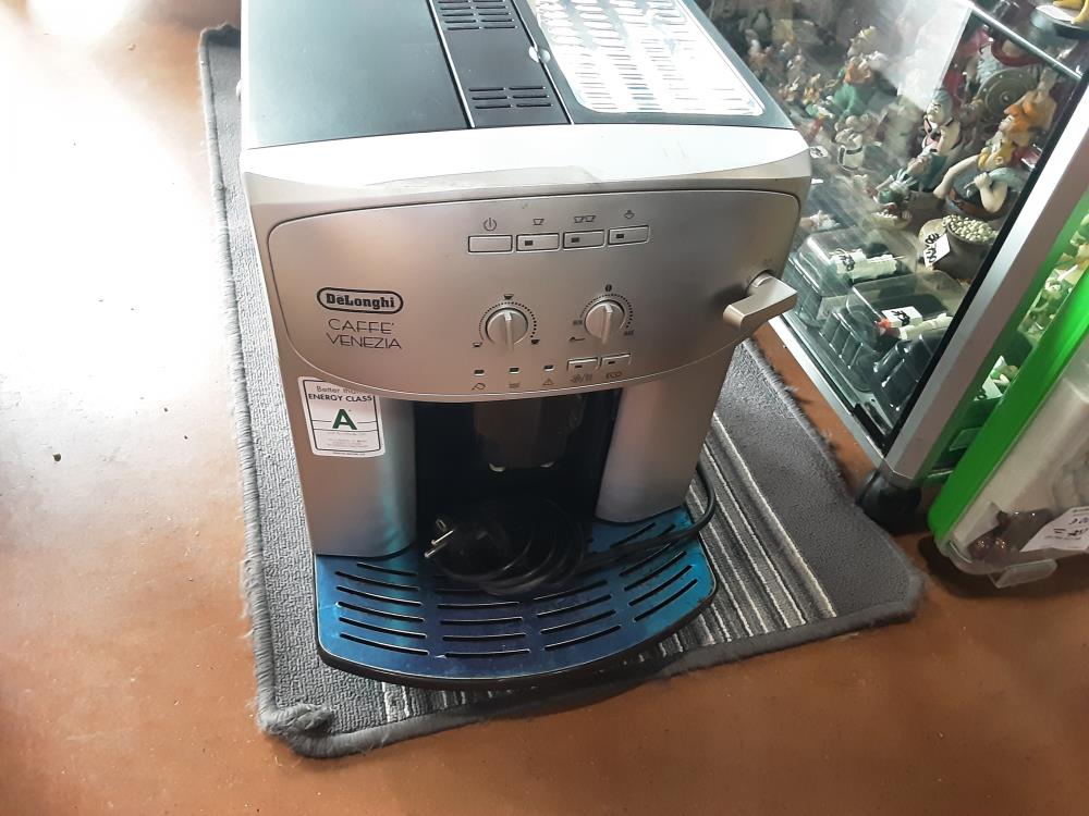 MACHINE A CAFE DELONGHI