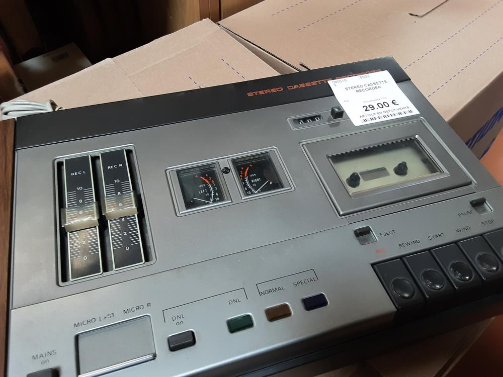 STEREO CASSETTE RECORDER