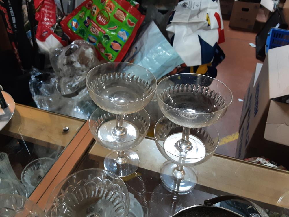 LOT DE 4 VERRES CRISTAL TAILLÉ