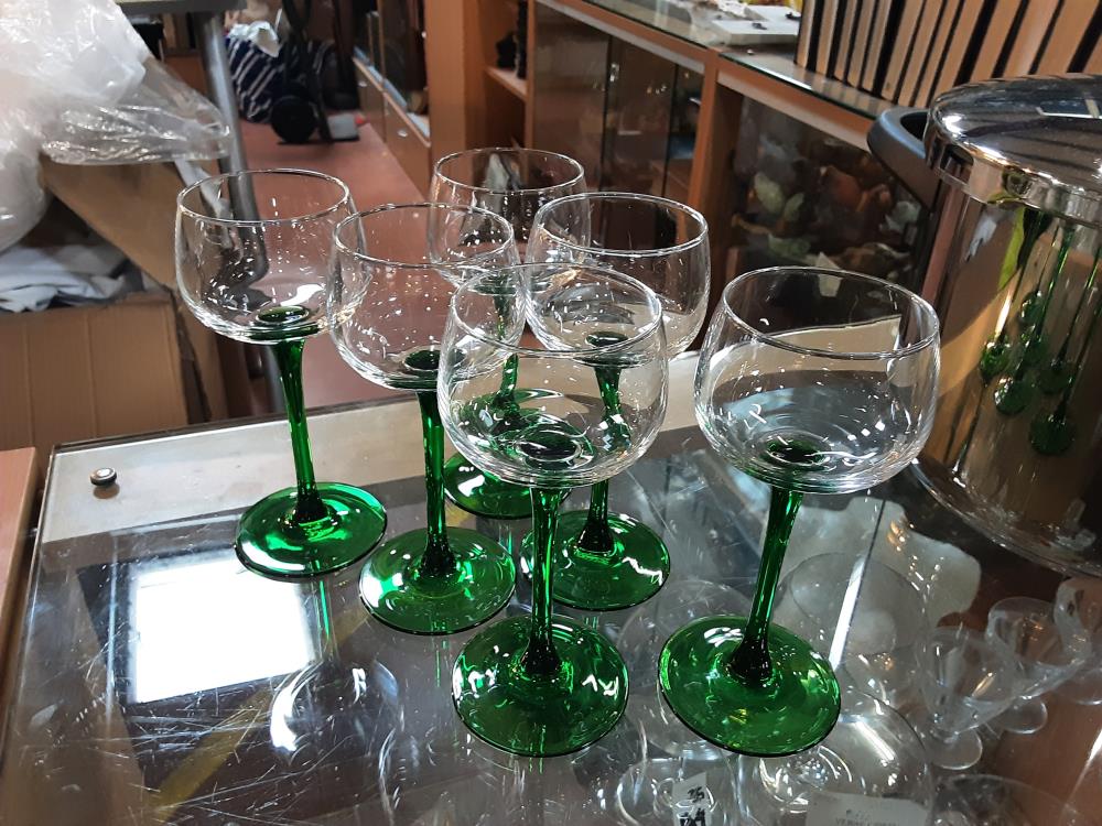 LOT DE 6 VERRES A VIN BLANC