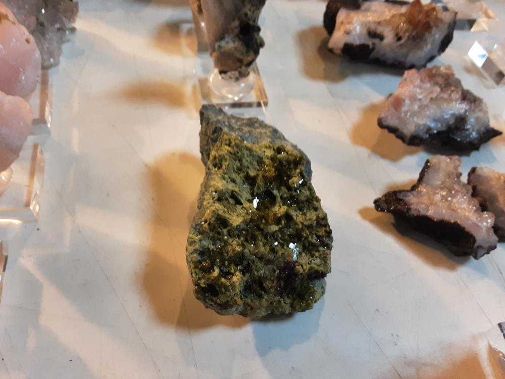 EPIDOTE SUR QUARTZ 