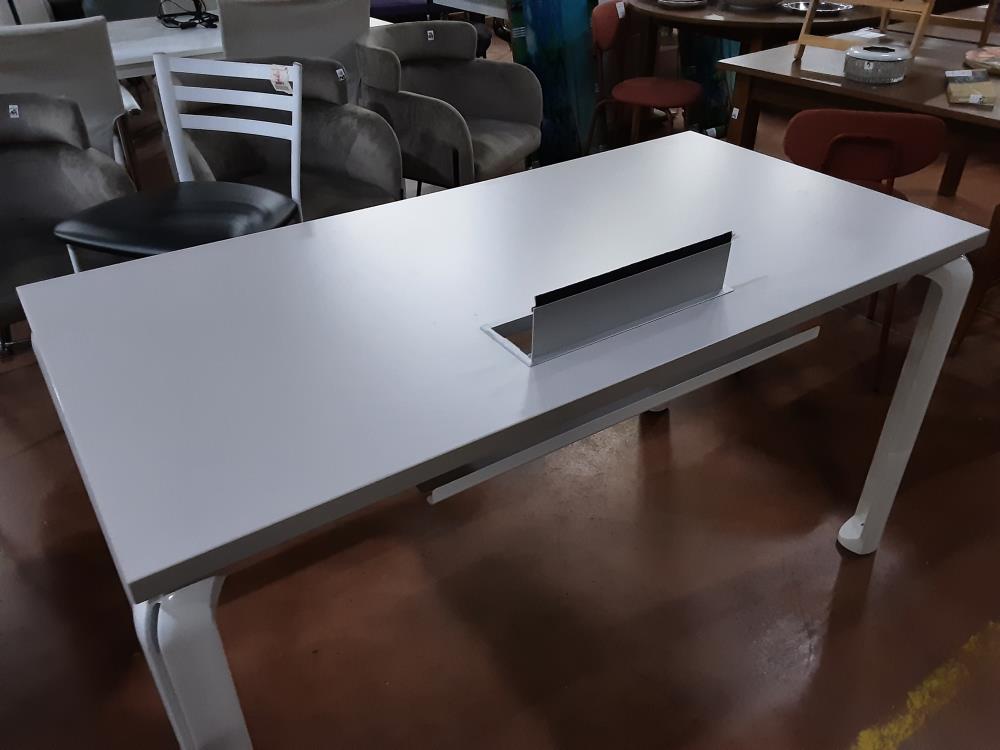 BUREAU TABLE REGLABLE 