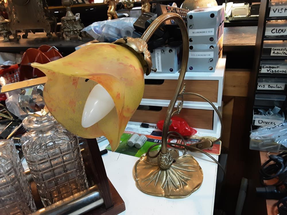 LAMPE TULIPES DORE