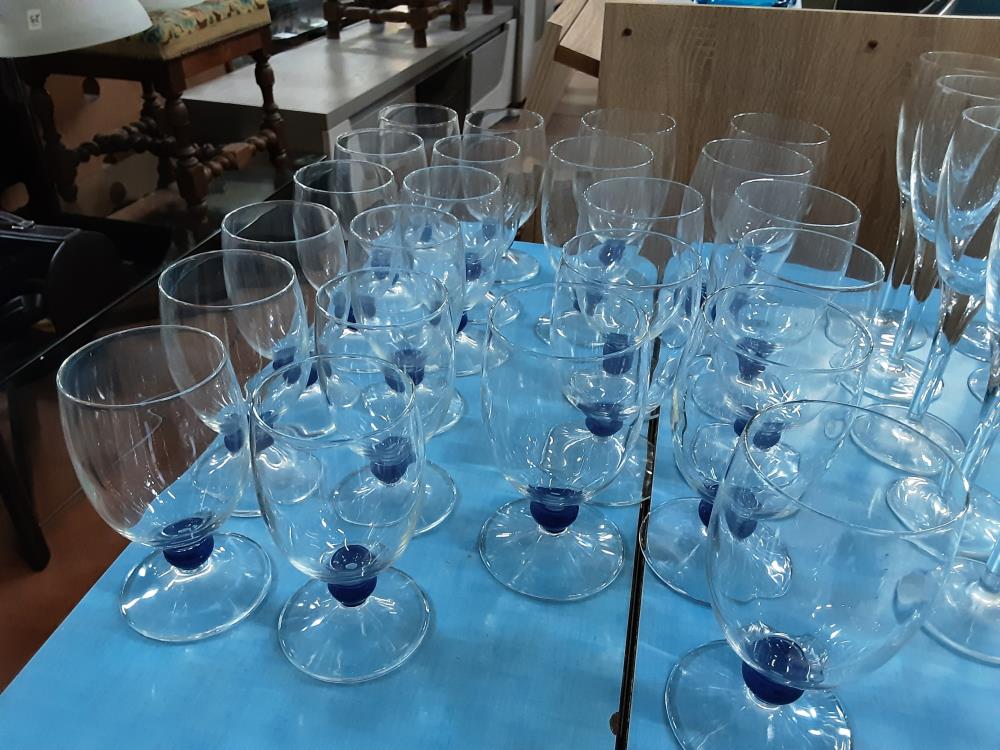 LOT DE 6 VERRES VERRES PIED BLEU