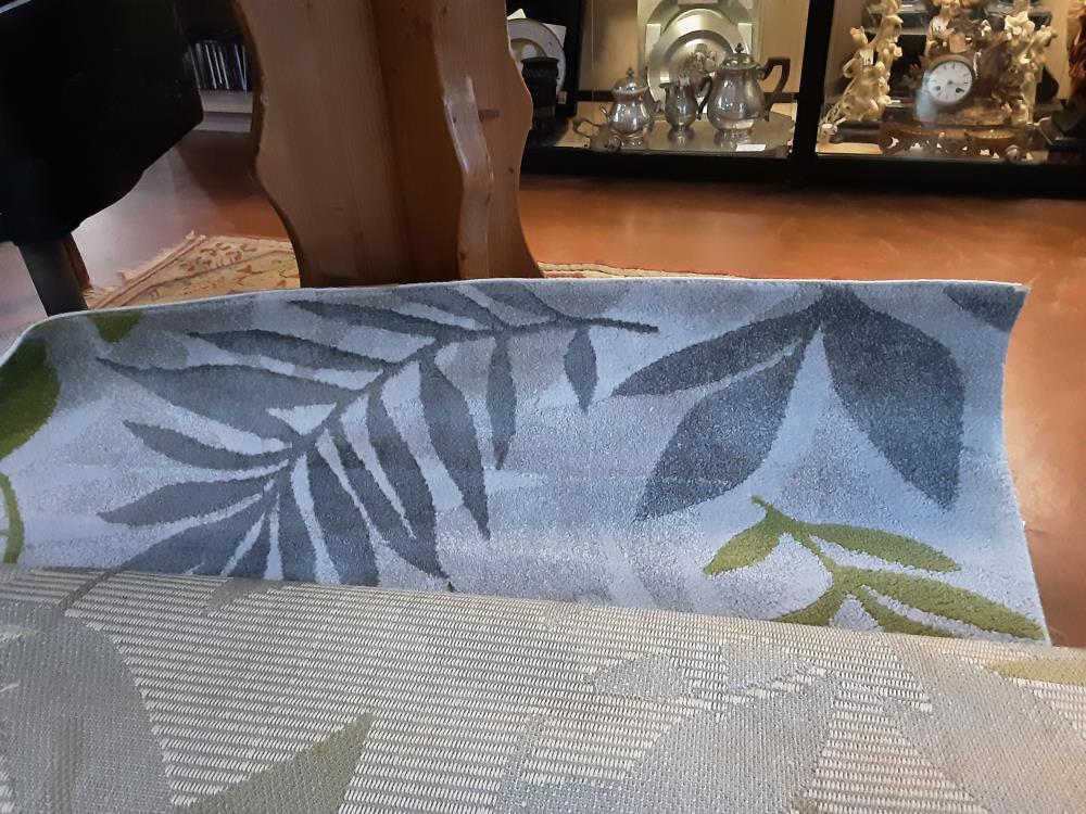 TAPIS FEUILLES VERT