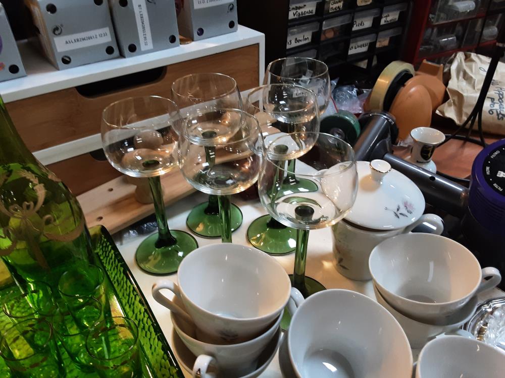 LOT DE 6 VERRES A VIN BLANC