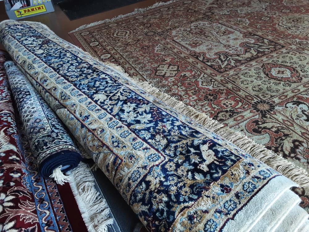 TAPIS BEIGE/BLEU MECANIQUE 