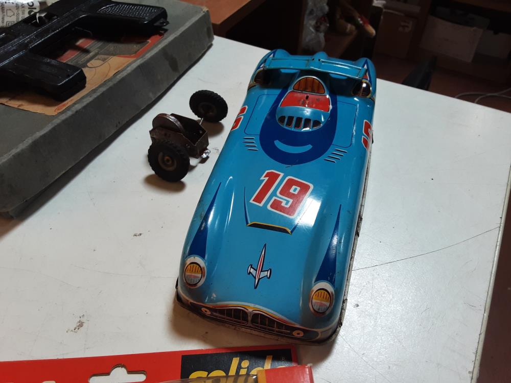 VOITURE METALLIQUE JOUSTRA