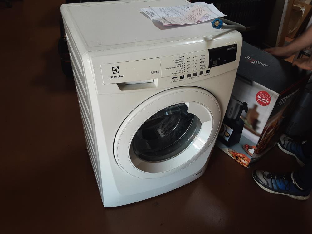 MACHINE A LAVER ELECTROLUX