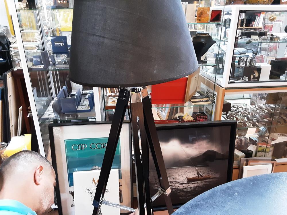 LAMPE NOIR 3 PIEDS