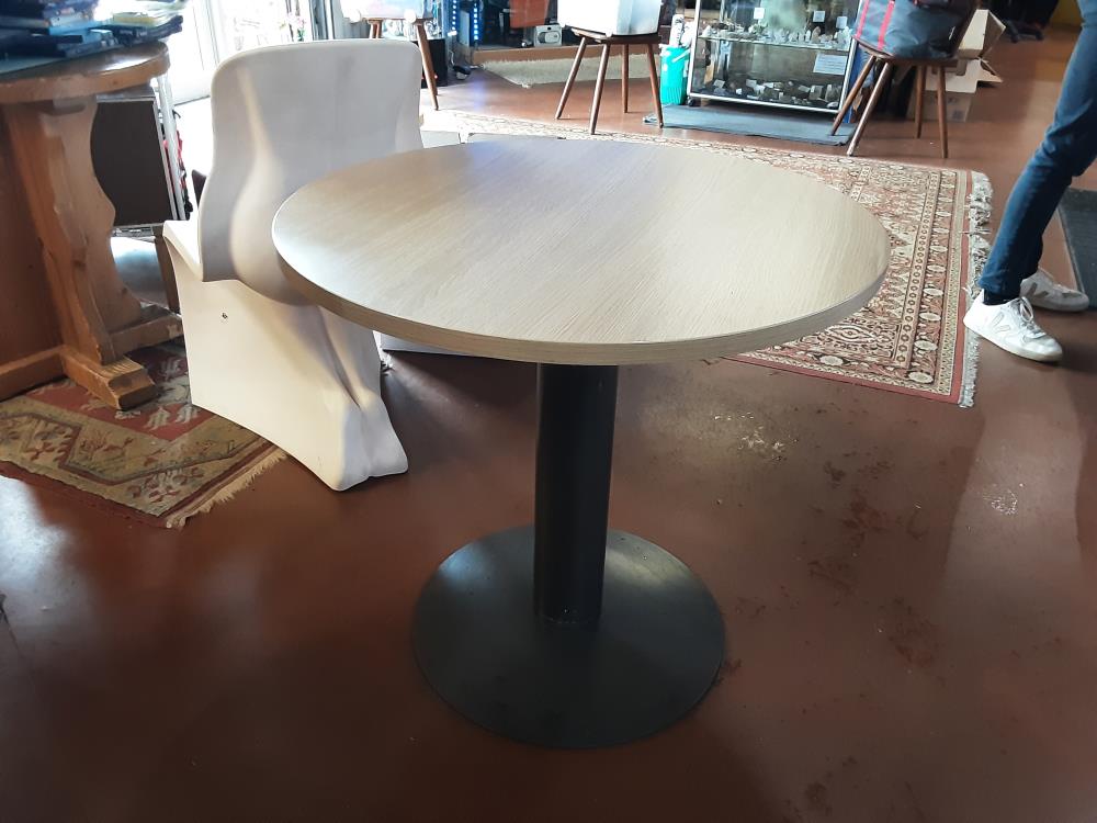 TABLE RONDE PIED METAL 