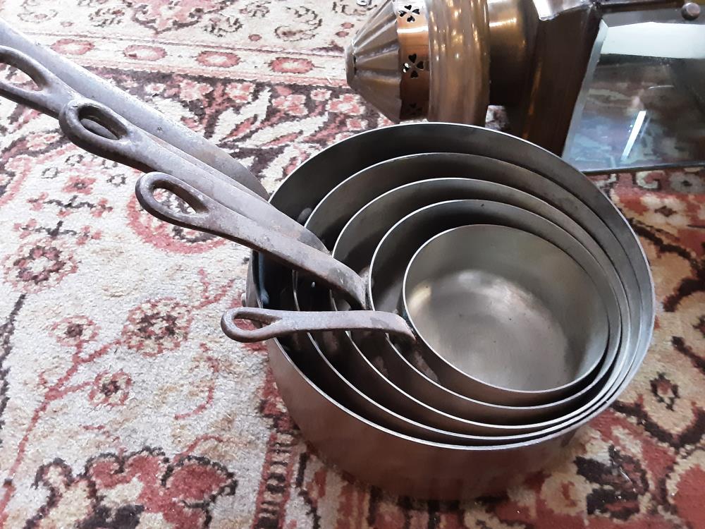 LOT DE 5 CASSEROLES CUIVRE DANS L’ETAT