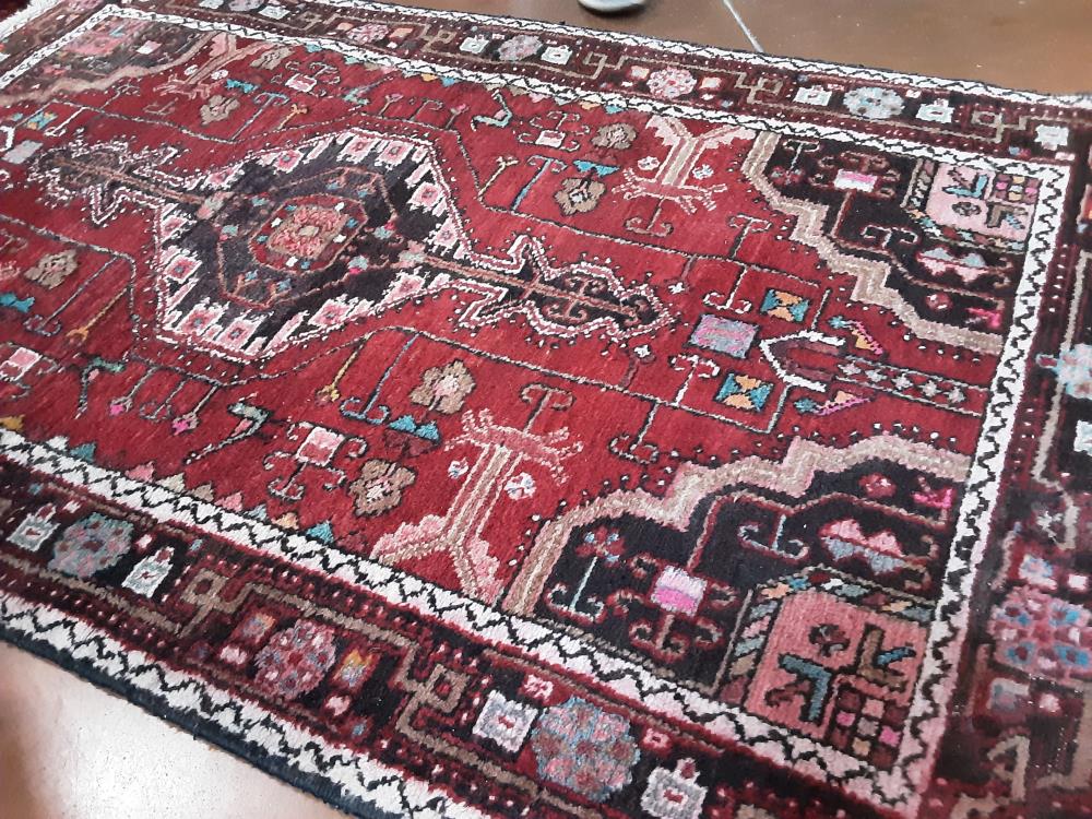 TAPIS LAINE MOTIF ROUGE