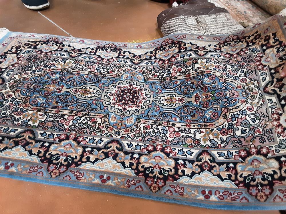 TAPIS LAINE MOTIF BLEU