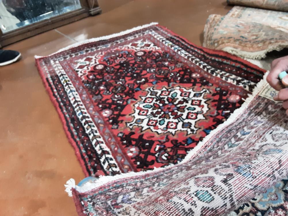 TAPIS LAINE MOTIF ROUGE