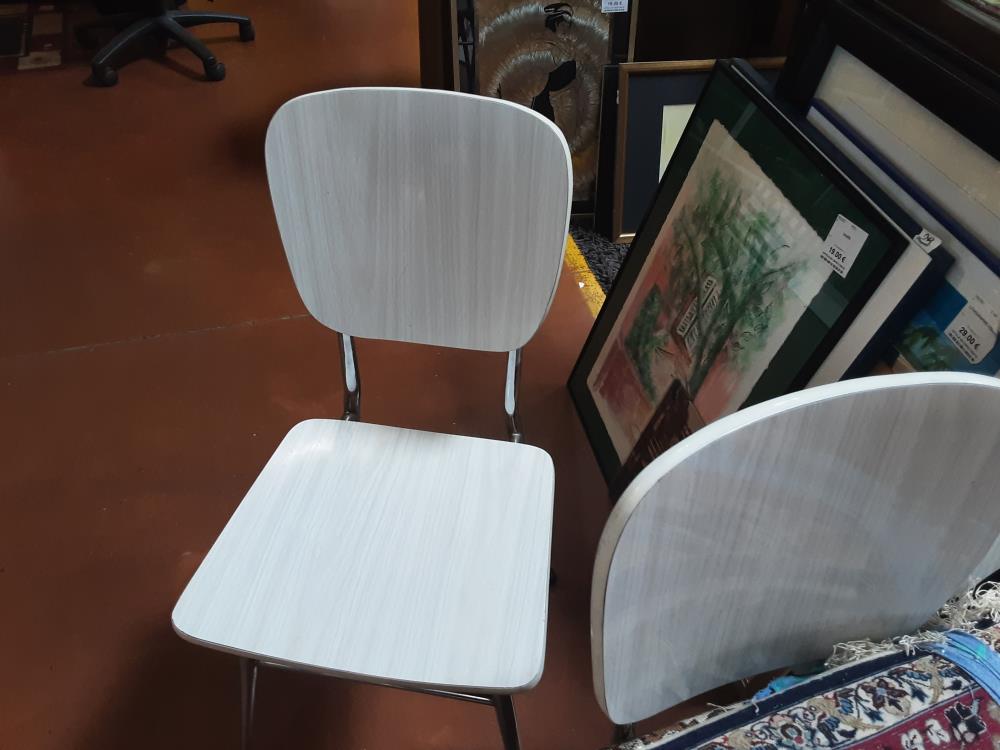 LOT DE 4 CHAISES BLANCHE FORMICA 