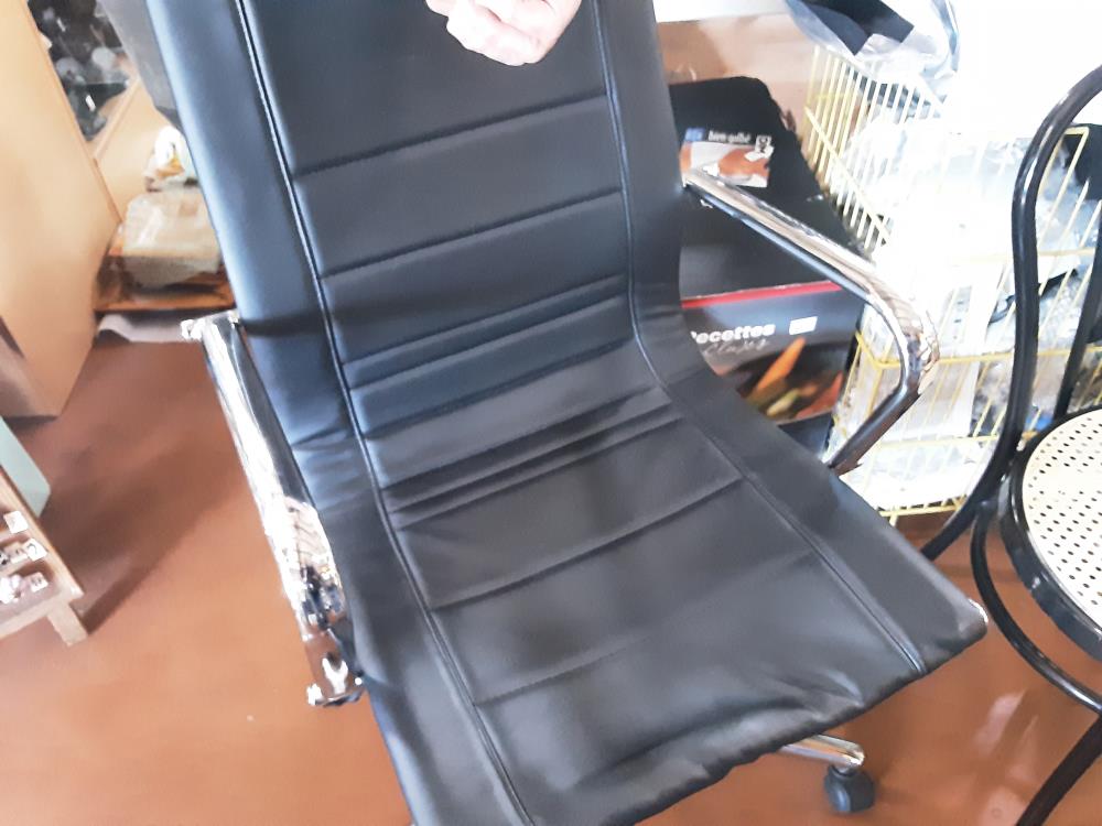 FAUTEUIL SKAÏ NOIR 