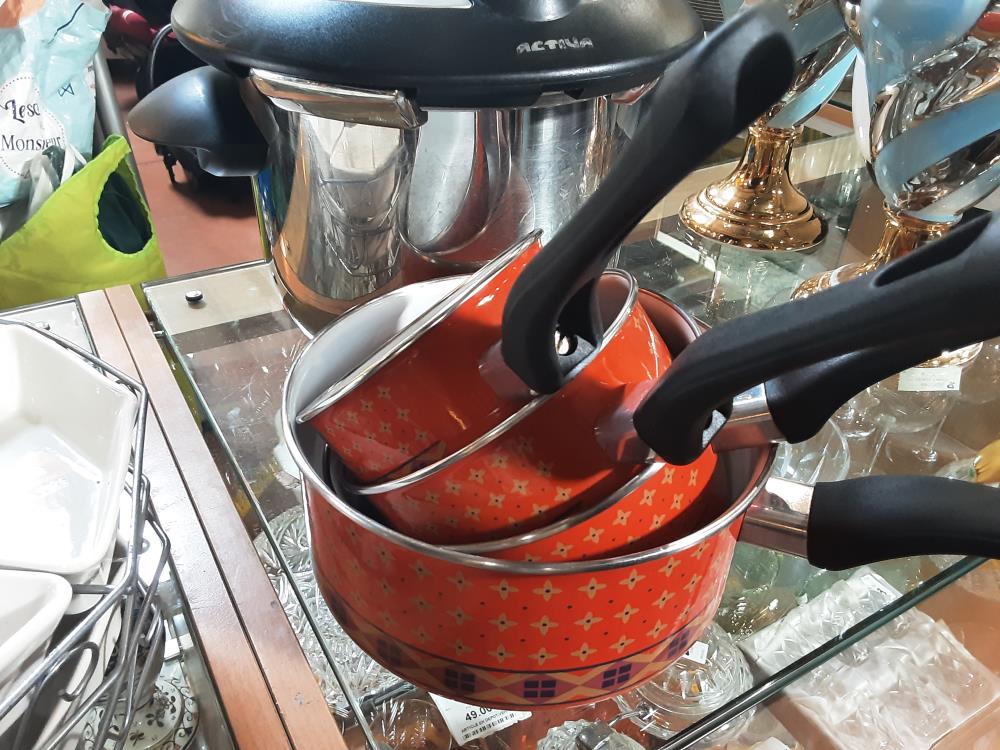 LOT DE CASSEROLES ORANGE