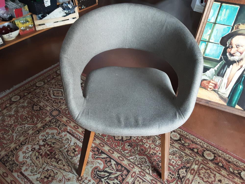 CHAISE BEIGE PIED BOIS NEUF