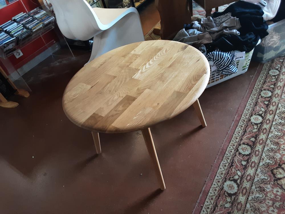 TABLE BASSE BOIS CLAIR (249 EUROS NEUF)