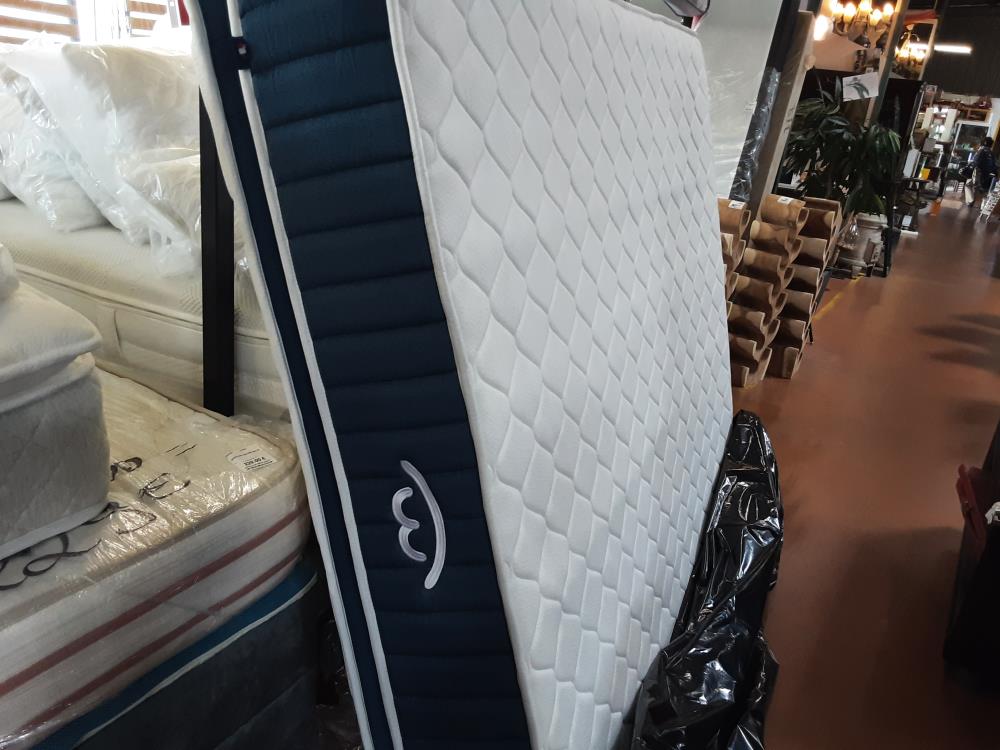 MATELAS HYBRIDE LUXE VICTORIA 160X200 30CM MEMOIRE DE FORME PRIX NEUF  640 EUROS 